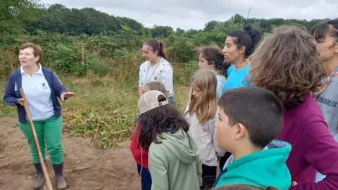 Campamento "Aldea Perdida" da granxa zoo de Grixalba-El Portal de la Infancia