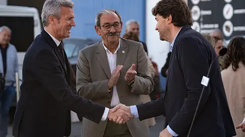 O presidente da Xunta, Alfonso Rueda, acompa&ntilde;ado da conselleira de Infraestruturas e Mobilidade, Ethel V&aacute;zquez, interv&eacute;n no acto de posta en servizo, ampliaci&oacute;n e mellora da Avenida de Deputaci&oacute;n no Pol&iacute;gono industrial de Sab&oacute;n, Arteixo, 02/10/22. Foto archivo