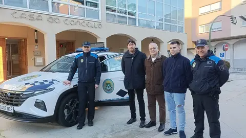 polic&iacute;a local ooche con desfibrilador