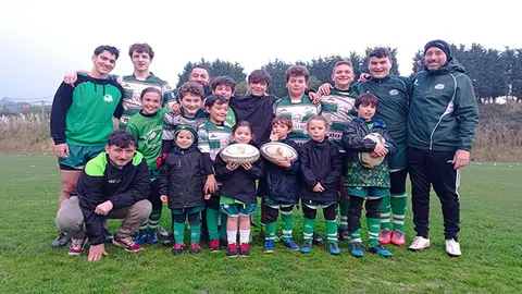 El club de rugby Arteixo entrena en el campo de Oseiro
