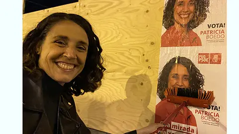 cominzo de campa&ntilde;a del Psoe Arteixo en la pegada de carteles