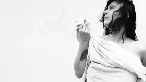 Silvia Penide celebra 20 a&ntilde;os sobre los escenarios.
