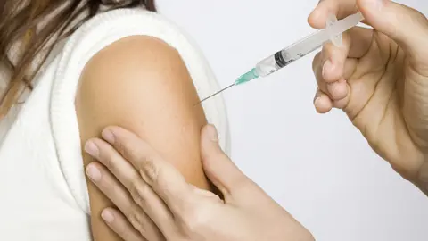 Foto archivo: Campa&ntilde;a de vacinaci&oacute;n conxunta fronte &aacute; Gripe e a Covid 19.