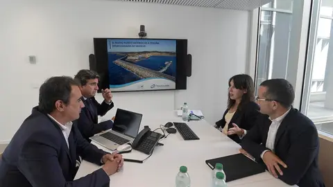 A Coru&ntilde;a
A conselleira de Econom&iacute;a, Industria e Innovaci&oacute;n, Mar&iacute;a Jes&uacute;s Lorenzana, mant&eacute;n unha xuntanza coa Autoridade Portuaria da Coru&ntilde;a.