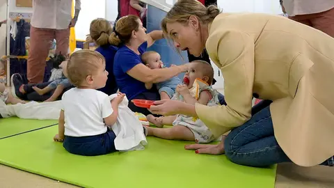 A conselleira de Pol&iacute;tica Social e Xuventude, Fabiola Garc&iacute;a, visita a escola infantil p&uacute;blica auton&oacute;mica do Ventorrillo.
