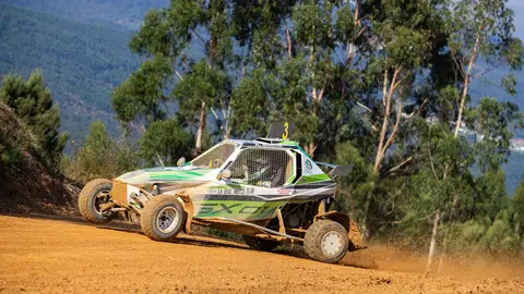 Ant&oacute;n Mu&iacute;&ntilde;os compitiendo en el Autocross de O Castro, en Rianxo.