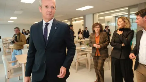 Visita de Alfonso Rueda &aacute; nova residencia de maiores en Santiago de Compostela.