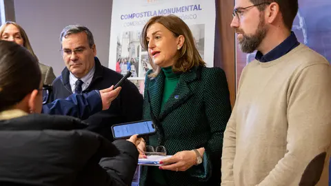 Elena Rivo en la visita a la
asociaci&oacute;n Compostela Monumental.