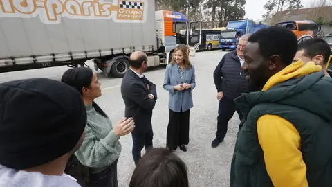 Fabiola Garc&iacute;a en la visita a la autoescuela de Ferrol.