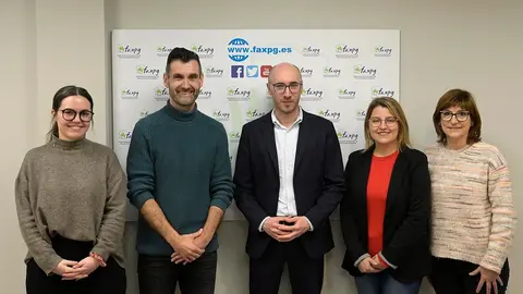 O director xeral de Familia, Infancia e Dinamizaci&oacute;n Demogr&aacute;fica, Jacobo Rey, visita o programa de apoio as familias xordas da Federaci&oacute;n  de Persoas Xordas de Galicia, FAXPG.