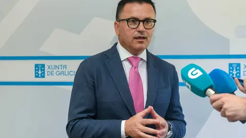 El conselleiro de Empleo, Comercio y Emigraci&oacute;n, Jos&eacute; Gonz&aacute;lez, realizando&nbsp;la valoraci&oacute;n de los datos de paro en Galicia.