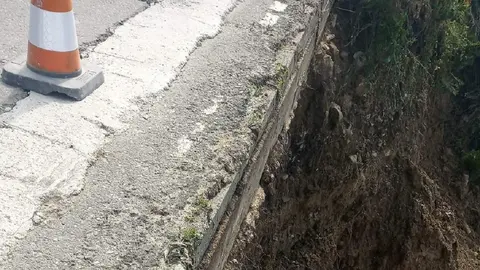 Desprendimientos en la carretera que une Suevos y A Coru&ntilde;a.