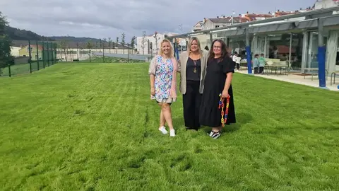 El concello de Arteixo reforma el patio de la escuela infantil de Vilarrod&iacute;s.