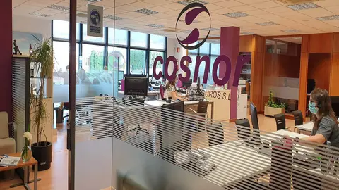 La corredur&iacute;a de Seguros Cosnor inaugura sus nuevas instalaciones.
