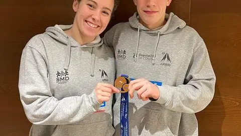 Paula Otero y Mateo Garc&iacute;a, deportistas del Club Nataci&oacute;n Arteixo.