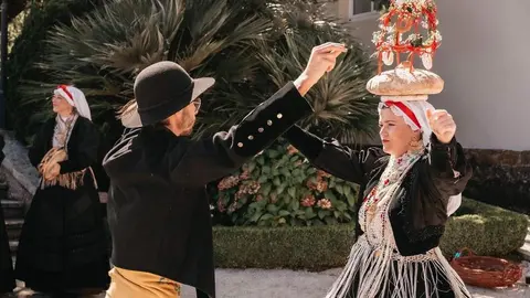 Bailando con la regueifa en una boda.