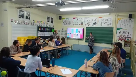 El CEIP Gal&aacute;n visita el colegio CEIP Isidro Almaz&aacute;n de Guadalajara.