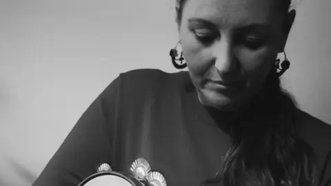 Fransy Gonz&aacute;lez, cantareira de Arteixo.