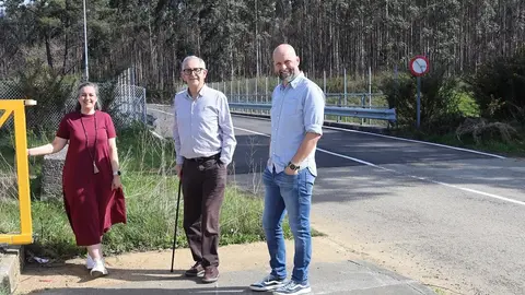 El Alcalde de Carballo, Evencio Ferreiro, en una visita al Pol&iacute;gono de Bertoa