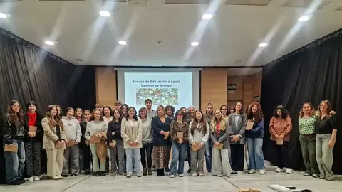 Visita de universitarios a Arteixo.