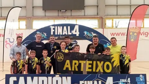El equipo benjam&iacute;n de O petisco Balonm&aacute;n Arteixo se proclama campe&oacute;n gallego.
