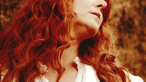 Fransy, cantareira de Arteixo, lanza &ldquo;Pequeni&ntilde;a&rdquo;.