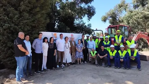 Foto de familia del acto de clausura del curso: organizadores, colaboradores y alumnos