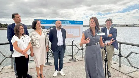 La conselleira de Vivenda e Planificaci&oacute;n de Infraestruturas, Mar&iacute;a Mart&iacute;nez Allegue, junto a la delegada territorial de la Xunta  en A Coru&ntilde;a, Bel&eacute;n do Campo, firmaron, con el presidente de la Autoridad Portuaria de A Coru&ntilde;a, Mart&iacute;n Fern&aacute;ndez Prado, el convenio para la ejecuci&oacute; de un edificio de servicios en el espacio de la plataforma flotante del Parrote.
Foto: Moncho Fuentes/AGN A Coru&ntilde;a