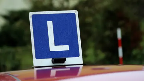 Ayudas a los j&oacute;venes para conseguir el carn&eacute; de conducir.