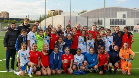 Fair Play Tours: Viajes que transforman la vida de j&oacute;venes futbolistas gallegas.