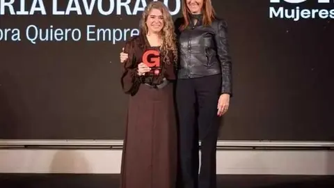 Valeria Lavorato recibiendo el premio de la IX edici&oacute;n de GIRA mujeres.
