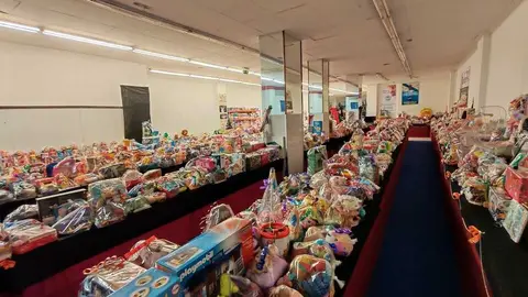 Nuevas visitas y acciones solidarias en la campa&ntilde;a "Cada ni&ntilde;o un Juguete".