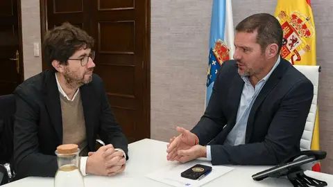 La Xunta y el alcalde de Arteixo, Carlos Calvelo, abordan las ventajas&nbsp;de los cambios de la Ley de Patrimonio Cultural.