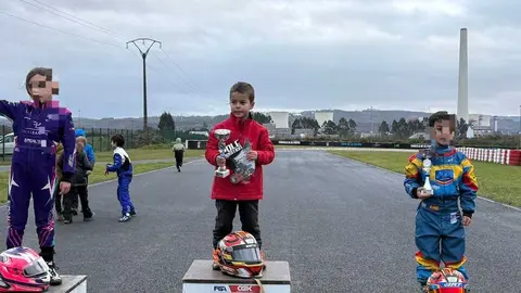 El piloto de Arteixo, Alex Fern&aacute;ndez, brilla en el inicio del Campeonato Gallego de Karting 2026.