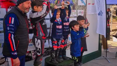 El Club Motomonta&ntilde;ismo Arteixo brilla en el trial nacional.
