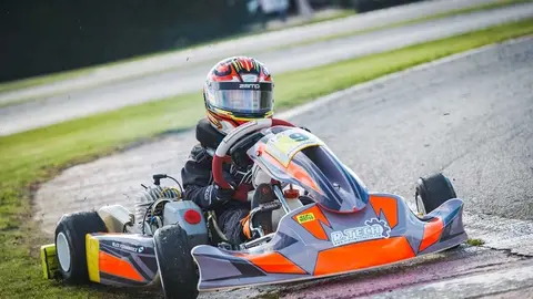El joven arteix&aacute;n, &Aacute;lex Fern&aacute;ndez, arrasa en Outeiro de Rei y se consolida como l&iacute;der del Gallego de Karting.