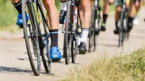 La Vuelta Ciclista Femenina pasa por Arteixo.