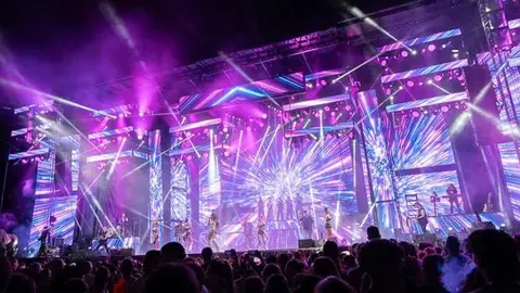 Panorama desata una gran noche de fiesta en el arranque del Esp&iacute;ritu Santo de Uxes.