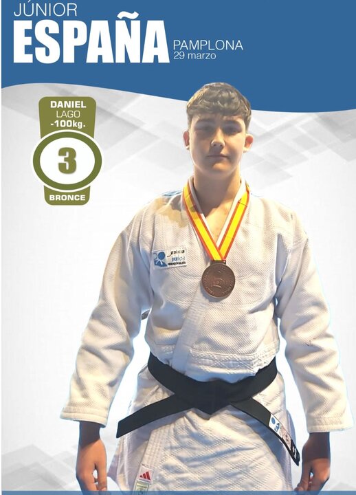 Daniel Lago con su medalla de bronce.