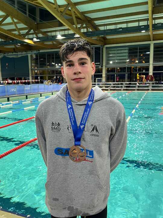 Mateo García, deportista del Club Natación Arteixo.